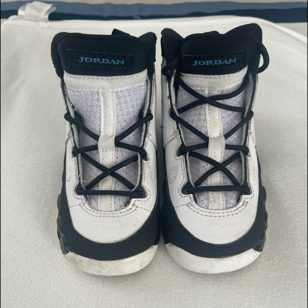 Air Jordan Retro 9 Kids Sneakers